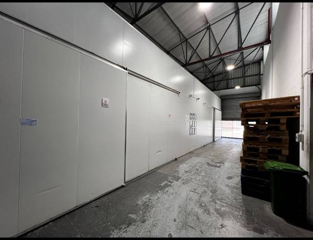 732M² WAREHOUSE TO LET IN AIRPORT INDUSTRIA